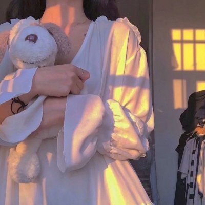 动荡年代中两人携手书希望